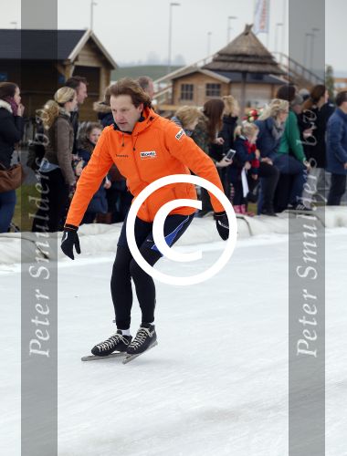 Biddinghuizen 6 maart 2016
De hollandse 100 georganiseerd door prins Bernhard jr . 10 km schaatsen en 90km fietsen .
De opbrengst gaat naar het onderzoek tegen lymphe klier kanker. Prins Floris met prinses Aimee en hun kinderen Magali en Eliane