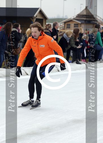 Biddinghuizen 6 maart 2016
De hollandse 100 georganiseerd door prins Bernhard jr . 10 km schaatsen en 90km fietsen .
De opbrengst gaat naar het onderzoek tegen lymphe klier kanker. Prins Floris met prinses Aimee en hun kinderen Magali en Eliane