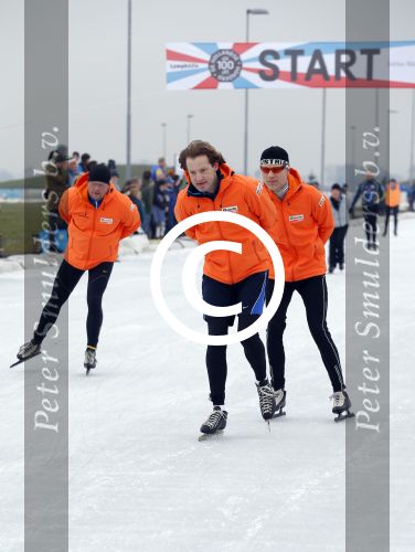 Biddinghuizen 6 maart 2016
De hollandse 100 georganiseerd door prins Bernhard jr . 10 km schaatsen en 90km fietsen .
De opbrengst gaat naar het onderzoek tegen lymphe klier kanker. Prins Floris met prinses Aimee en hun kinderen Magali en Eliane