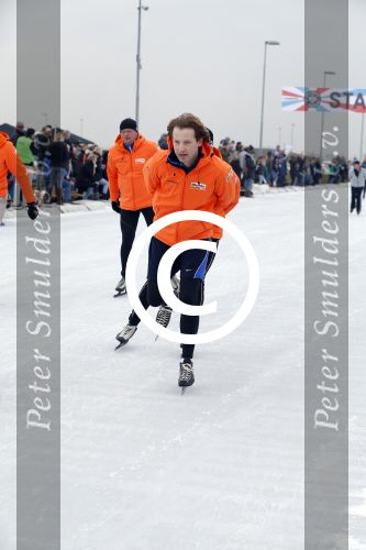 Biddinghuizen 6 maart 2016
De hollandse 100 georganiseerd door prins Bernhard jr . 10 km schaatsen en 90km fietsen .
De opbrengst gaat naar het onderzoek tegen lymphe klier kanker. Prins Floris met prinses Aimee en hun kinderen Magali en Eliane
