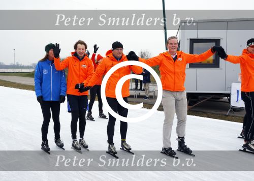 Biddinghuizen 6 maart 2016
De hollandse 100 georganiseerd door prins Bernhard jr . 10 km schaatsen en 90km fietsen .
De opbrengst gaat naar het onderzoek tegen lymphe klier kanker. Prins Floris met prinses Aimee en hun kinderen Magali en Eliane