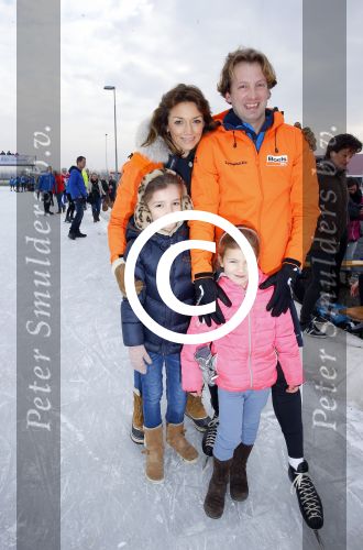 Biddinghuizen 6 maart 2016
De hollandse 100 georganiseerd door prins Bernhard jr . 10 km schaatsen en 90km fietsen .
De opbrengst gaat naar het onderzoek tegen lymphe klier kanker. Prins Floris met prinses Aimee en hun kinderen Magali en Eliane