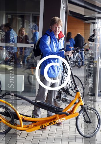 Biddinghuizen 6 maart 2016
De hollandse 100 georganiseerd door prins Bernhard jr . 10 km schaatsen en 90km fietsen .
De opbrengst gaat naar het onderzoek tegen lymphe klier kanker. Prins Pieter Christiaan