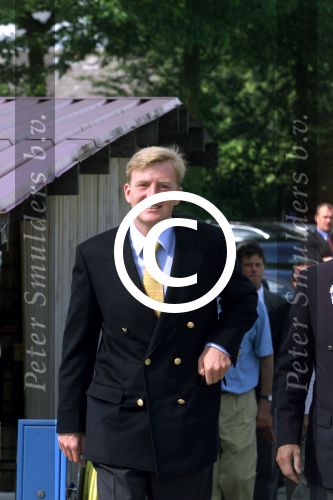 Muiden 9 juni 2001

Prins Willem Alexander en Yvonne v Gennip, Cees Wolzak, Jan Loorbach varen met de Groene Draeck. Allen zijn lid van de club van 144

Peter Smulders bv