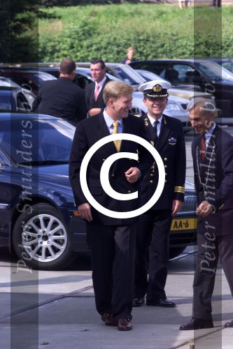 Muiden 9 juni 2001

Prins Willem Alexander en Yvonne v Gennip, Cees Wolzak, Jan Loorbach varen met de Groene Draeck. Allen zijn lid van de club van 144

Peter Smulders bv
