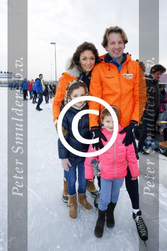 Biddinghuizen 6 maart 2016
De hollandse 100 georganiseerd door prins Bernhard jr . 10 km schaatsen en 90km fietsen .
De opbrengst gaat naar het onderzoek tegen lymphe klier kanker. Prins Floris met prinses Aimee en hun kinderen Magali en Eliane
