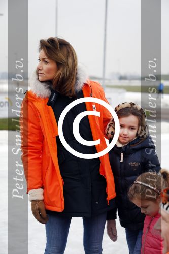 Biddinghuizen 6 maart 2016
De hollandse 100 georganiseerd door prins Bernhard jr . 10 km schaatsen en 90km fietsen .
De opbrengst gaat naar het onderzoek tegen lymphe klier kanker. Prins Floris met prinses Aimee en hun kinderen Magali en Eliane