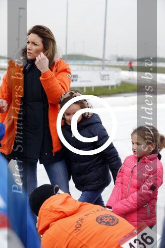 Biddinghuizen 6 maart 2016
De hollandse 100 georganiseerd door prins Bernhard jr . 10 km schaatsen en 90km fietsen .
De opbrengst gaat naar het onderzoek tegen lymphe klier kanker. Prins Floris met prinses Aimee en hun kinderen Magali en Eliane