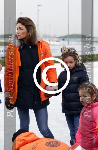 Biddinghuizen 6 maart 2016
De hollandse 100 georganiseerd door prins Bernhard jr . 10 km schaatsen en 90km fietsen .
De opbrengst gaat naar het onderzoek tegen lymphe klier kanker. Prins Floris met prinses Aimee en hun kinderen Magali en Eliane