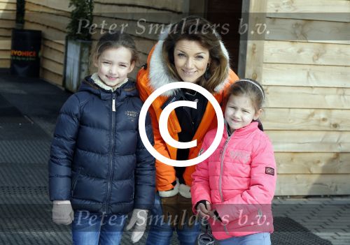 Biddinghuizen 6 maart 2016
De hollandse 100 georganiseerd door prins Bernhard jr . 10 km schaatsen en 90km fietsen .
De opbrengst gaat naar het onderzoek tegen lymphe klier kanker. Prins Floris met prinses Aimee en hun kinderen Magali en Eliane