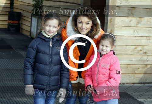 Biddinghuizen 6 maart 2016
De hollandse 100 georganiseerd door prins Bernhard jr . 10 km schaatsen en 90km fietsen .
De opbrengst gaat naar het onderzoek tegen lymphe klier kanker. Prins Floris met prinses Aimee en hun kinderen Magali en Eliane