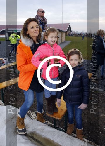 Biddinghuizen 6 maart 2016
De hollandse 100 georganiseerd door prins Bernhard jr . 10 km schaatsen en 90km fietsen .
De opbrengst gaat naar het onderzoek tegen lymphe klier kanker. Prins Floris met prinses Aimee en hun kinderen Magali en Eliane