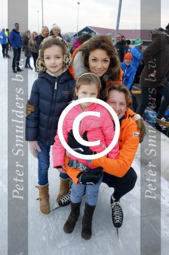 Biddinghuizen 6 maart 2016
De hollandse 100 georganiseerd door prins Bernhard jr . 10 km schaatsen en 90km fietsen .
De opbrengst gaat naar het onderzoek tegen lymphe klier kanker. Prins Floris met prinses Aimee en hun kinderen Magali en Eliane
