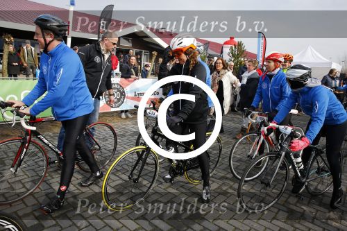 Biddinghuizen 6 maart 2016
De hollandse 100 georganiseerd door prins Bernhard jr . 10 km schaatsen en 90km fietsen .
De opbrengst gaat naar het onderzoek tegen lymphe klier kanker. Prinses Annette