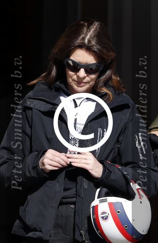 Zurs 22 februari 2016
Prinses Caroline van Monaco op wintersport met haar dochter Alexandra v Hannover.
Ik denk dat Caroline staat te praten met haar ex man Ernst van hannover. Ze slaapt in hotel Lorunser