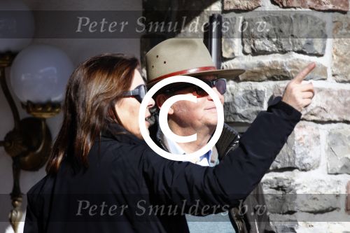 Zurs 22 februari 2016
Prinses Caroline van Monaco op wintersport met haar dochter Alexandra v Hannover.
Ik denk dat Caroline staat te praten met haar ex man Ernst van hannover. Ze slaapt in hotel Lorunser