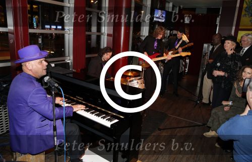 Amsterdam 11 februari 2016
Ria Valk viert haar 75e verjaardag bij Lovers.