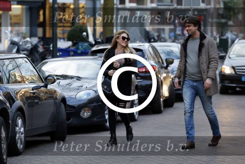Amsterdam 12 februari 2016
Rick Brandsteder met (zijn) vriendin Anna Sophia v Zweden de ochter van Jaap v Zweden op terras en omarmd op straat