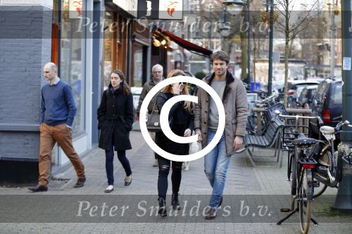 Amsterdam 12 februari 2016
Rick Brandsteder met (zijn) vriendin Anna Sophia v Zweden de ochter van Jaap v Zweden op terras en omarmd op straat