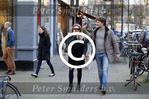 Amsterdam 12 februari 2016
Rick Brandsteder met (zijn) vriendin Anna Sophia v Zweden de ochter van Jaap v Zweden op terras en omarmd op straat