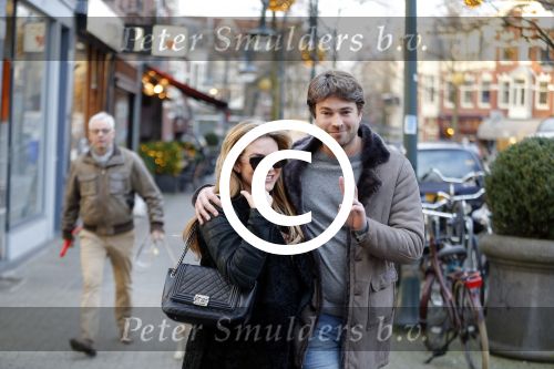 Amsterdam 12 februari 2016
Rick Brandsteder met (zijn) vriendin Anna Sophia v Zweden de ochter van Jaap v Zweden op terras en omarmd op straat