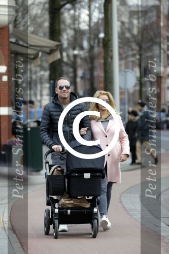 Amsterdam 5 maart 2016 
Robert Doornbos en Chantal Bles achter de kinderwagen.