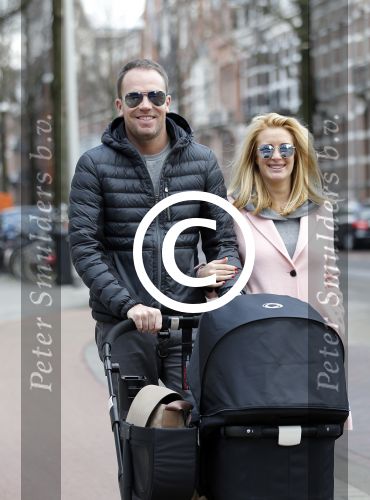 Amsterdam 5 maart 2016 
Robert Doornbos en Chantal Bles achter de kinderwagen.