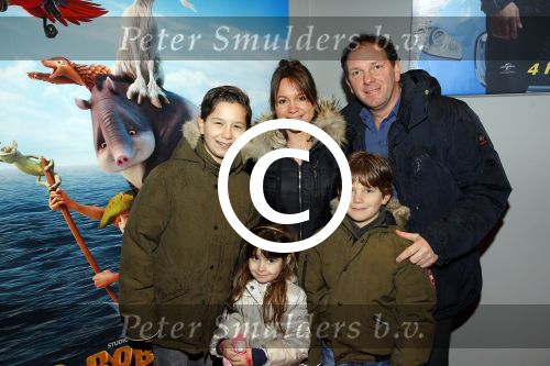 Amsterdam 14 februari 2016
Premiere Robinson Crusoe in pathe arena. Robert leroy met vrouw en kinderen