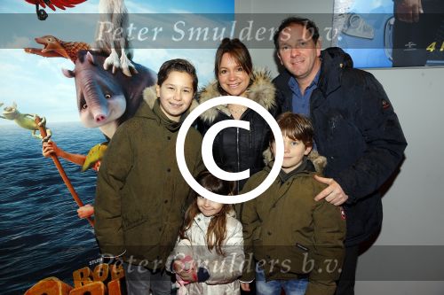Amsterdam 14 februari 2016
Premiere Robinson Crusoe in pathe arena. Robert leroy met vrouw en kinderen