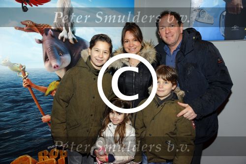 Amsterdam 14 februari 2016
Premiere Robinson Crusoe in pathe arena. Robert leroy met vrouw en kinderen