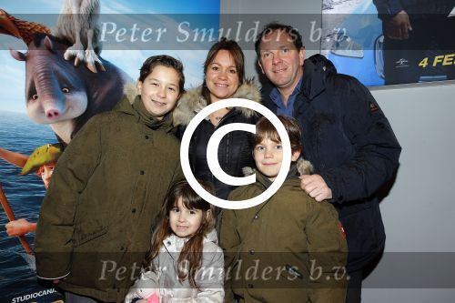 Amsterdam 14 februari 2016
Premiere Robinson Crusoe in pathe arena. Robert leroy met vrouw en kinderen