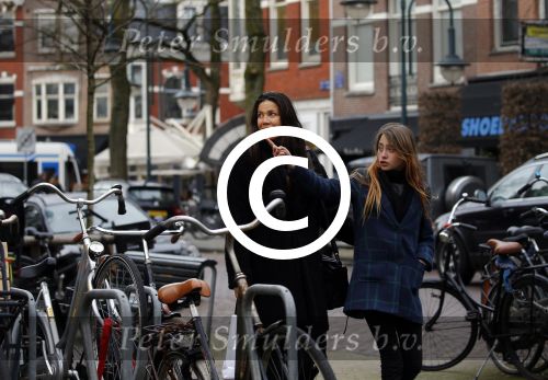 Amsterdam 8 maart 2016 
Robine v d Meer met haar dochter in Amsterdam zuid.