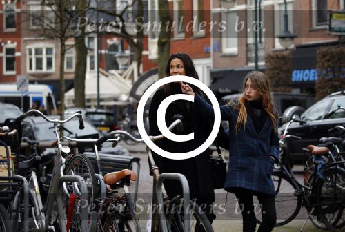 Amsterdam 8 maart 2016 
Robine v d Meer met haar dochter in Amsterdam zuid.