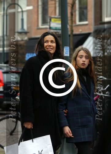 Amsterdam 8 maart 2016 
Robine v d Meer met haar dochter in Amsterdam zuid.
