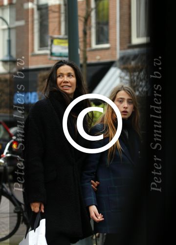 Amsterdam 8 maart 2016 
Robine v d Meer met haar dochter in Amsterdam zuid.