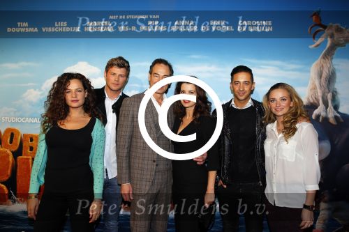 Amsterdam 14 februari 2016Premiere Robinson Crusoe in pathe arena. Tim Douwsma Yes R Pip pellens Anna Speller Erik de Vogel en Caroline de Bruijn