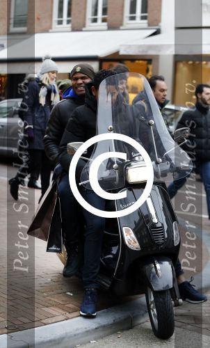 Amnsterdam 13 februari 2016 
Roue Verveer bij zijn zoon achter op de vespa scooter
