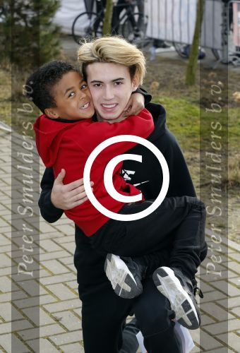 Biddinghuizen 6 maart 2016
De hollandse 100 georganiseerd door prins Bernhard jr . 10 km schaatsen en 90km fietsen .
De opbrengst gaat naar het onderzoek tegen lymphe klier kanker. Shane Kluivert en Nino Wilkes