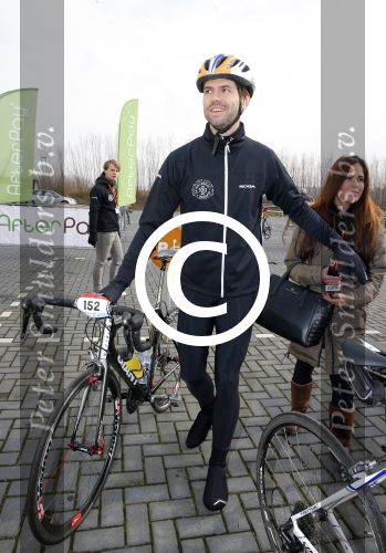 Biddinghuizen 6 maart 2016
De hollandse 100 georganiseerd door prins Bernhard jr . 10 km schaatsen en 90km fietsen .
De opbrengst gaat naar het onderzoek tegen lymphe klier kanker. Simon Keizer
