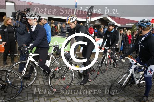 Biddinghuizen 6 maart 2016
De hollandse 100 georganiseerd door prins Bernhard jr . 10 km schaatsen en 90km fietsen .
De opbrengst gaat naar het onderzoek tegen lymphe klier kanker. Simon Keizer