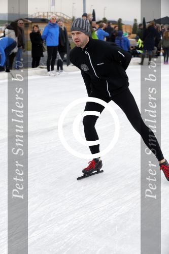 Biddinghuizen 6 maart 2016
De hollandse 100 georganiseerd door prins Bernhard jr . 10 km schaatsen en 90km fietsen .
De opbrengst gaat naar het onderzoek tegen lymphe klier kanker. Simon Keizer