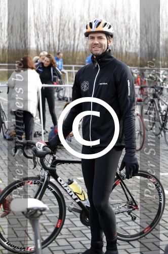 Biddinghuizen 6 maart 2016
De hollandse 100 georganiseerd door prins Bernhard jr . 10 km schaatsen en 90km fietsen .
De opbrengst gaat naar het onderzoek tegen lymphe klier kanker. Simon Keizer