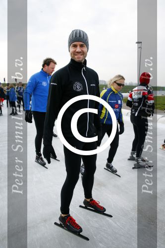 Biddinghuizen 6 maart 2016
De hollandse 100 georganiseerd door prins Bernhard jr . 10 km schaatsen en 90km fietsen .
De opbrengst gaat naar het onderzoek tegen lymphe klier kanker. Simon Keizer