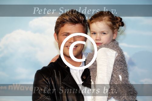 Amsterdam 14 februari 2016
Premiere Robinson Crusoe in pathe arena. Tim Douwsma met moeder en nichtjes