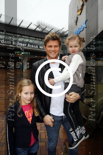 Amsterdam 14 februari 2016
Premiere Robinson Crusoe in pathe arena. Tim Douwsma met moeder en nichtjes