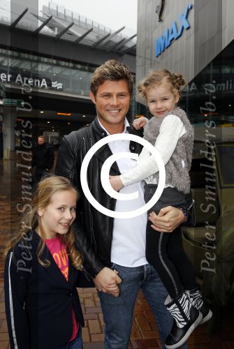 Amsterdam 14 februari 2016
Premiere Robinson Crusoe in pathe arena. Tim Douwsma met moeder en nichtjes