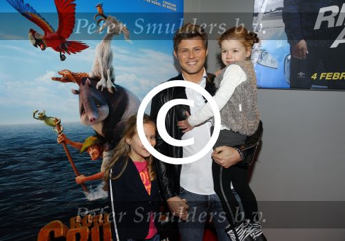 Amsterdam 14 februari 2016
Premiere Robinson Crusoe in pathe arena. Tim Douwsma met moeder en nichtjes
