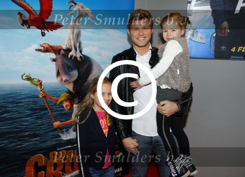 Amsterdam 14 februari 2016
Premiere Robinson Crusoe in pathe arena. Tim Douwsma met moeder en nichtjes