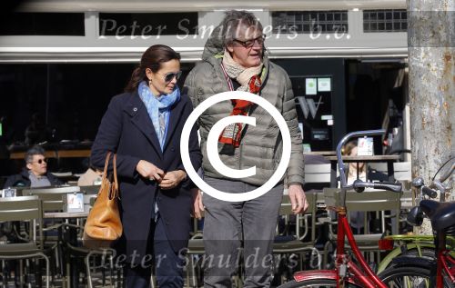 Amsterdam 9 maart 2016
Ursul de Geer kussend met zijn vriendin op het terras van cafe Wildschut.