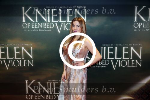 Amsterdam 22 februari 2016
Premiere Knielen op een Bed Violen in Tuschinski , Noortje Herlaar en partner Barry Atsma spelen de hoofdrol. Victoria Koblenko